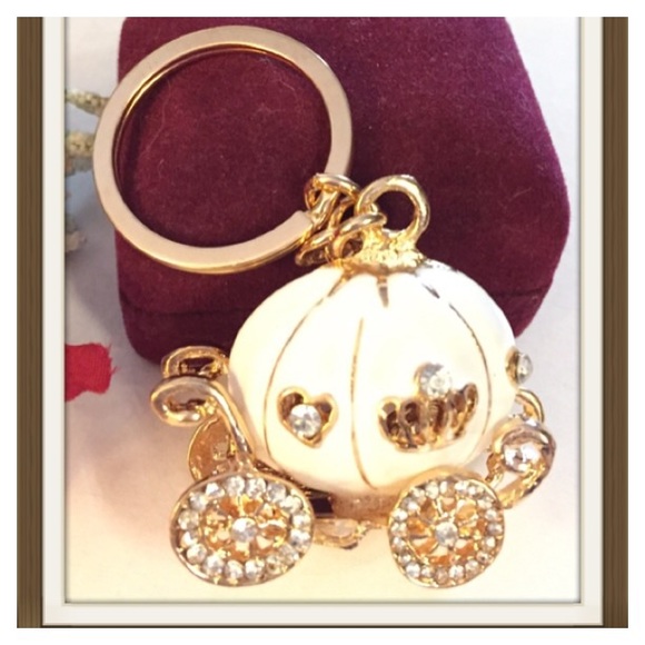 Accessories - 🆕⭐️Pumpkin Princess Carriage Keyring